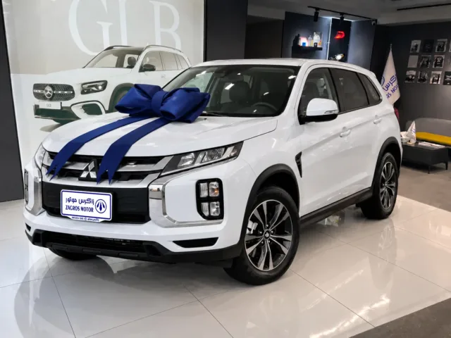 White-Mitsubishi-SUV-Showroom-Gift-Display — زاگرس موتور